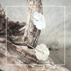 Boucles Fleurs blanches en nacre
